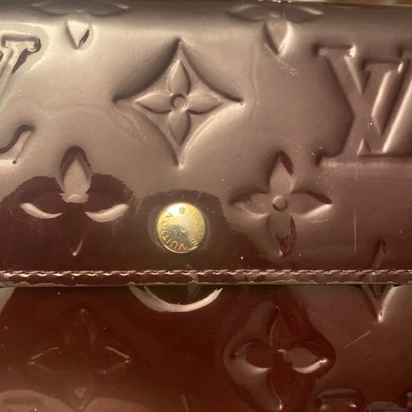Authentic Louis Vuitton Monogram Vernis Sarah Wallet - Picture 2 of 10
